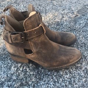 “Very Volatile” genuine leather women’s booties